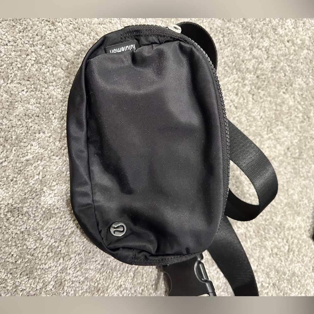 Lululemon everywhere belt bag 1L